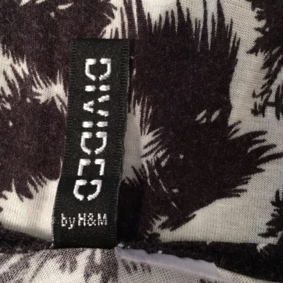 DIVIDED - H&M racerback top size 2 - Picture 5 of 5